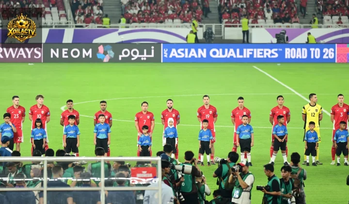 Cầu thủ Indonesia thi đấu với Trung Quốc ở vòng loại World Cup năm 2025