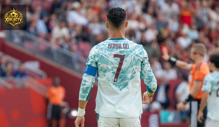 Cristiano Ronaldo thi đấu cho đội tuyển Bồ Đào Nha